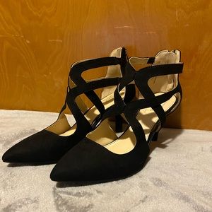 Liz Claiborne Black Pointed Toe 2 Inch Heel